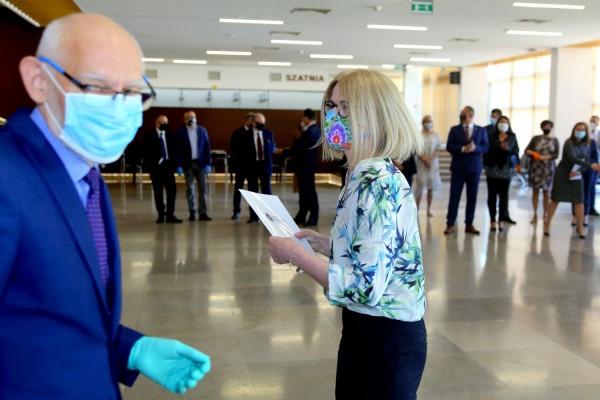 Click to zoom the picture.